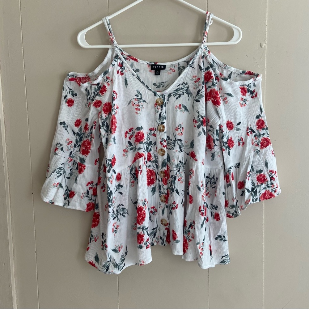 TORRID women’s summer top. Size 0. Floral print, cold shoulder,loose silhouette